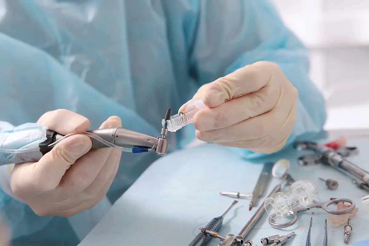 Implant dentaire Marseille - Dental Center Pose d'implants dentaires au Dental Center Marseille 13009