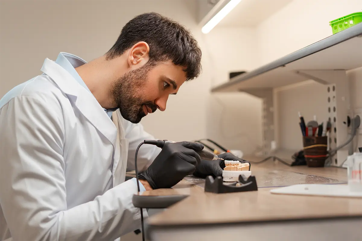 Couronne et bridge dentaire Marseille 13009 – Solutions prothétiques au Dental Center